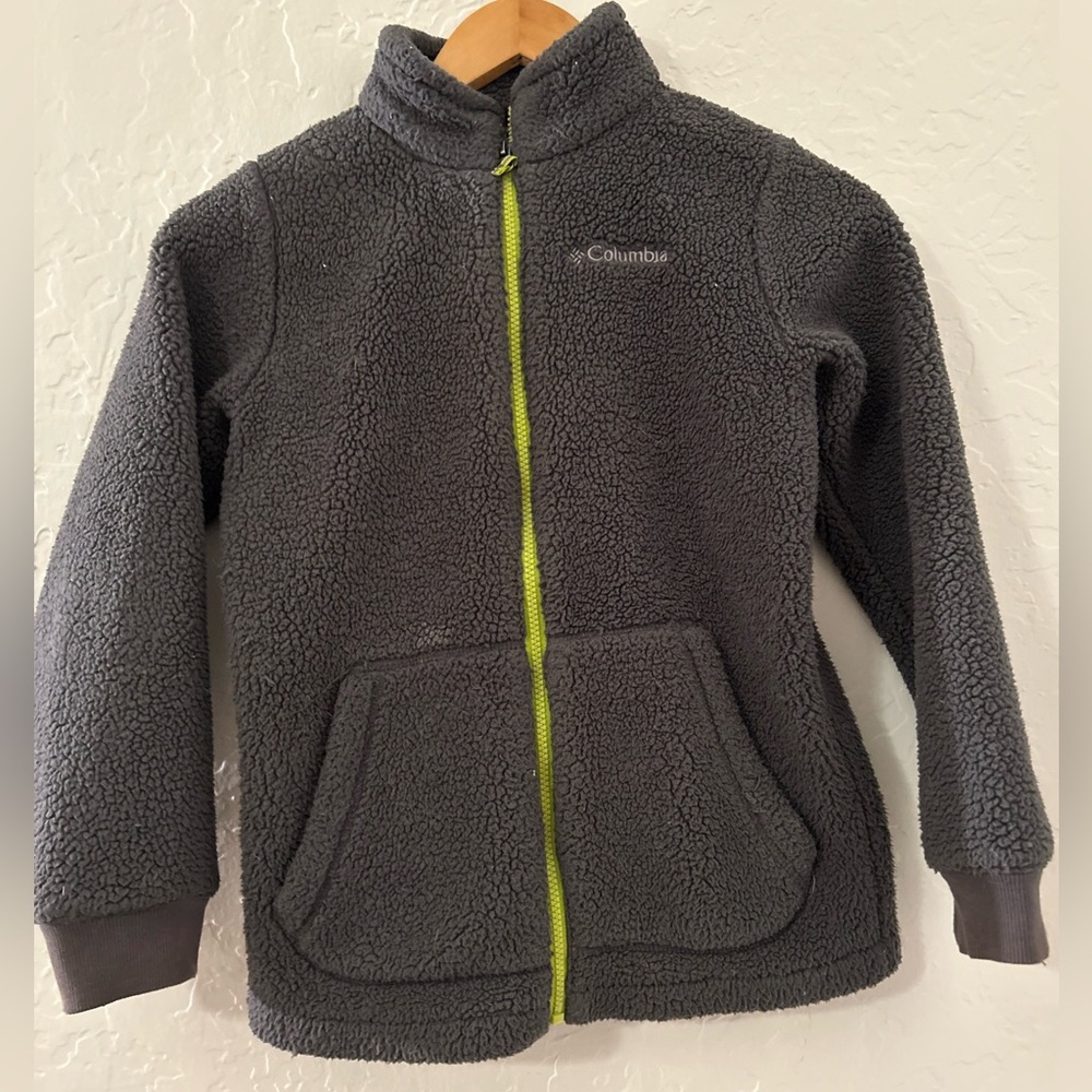Colombia Boys Sherpa jacket Grey w/ lime green zip. M 10-12. Good condition.